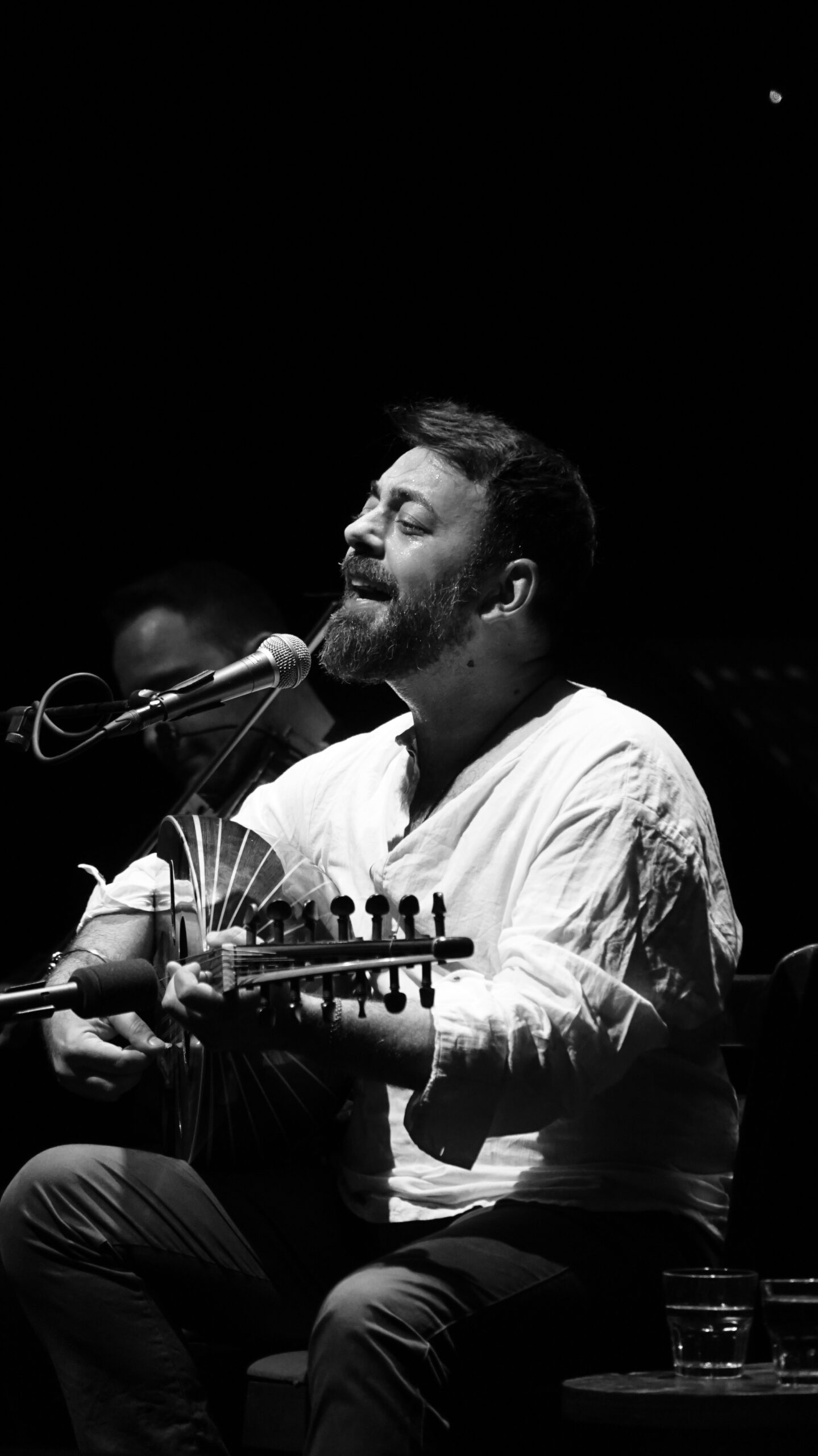 Naim El Asmar sings Um Kulthum – “Enta Omri”